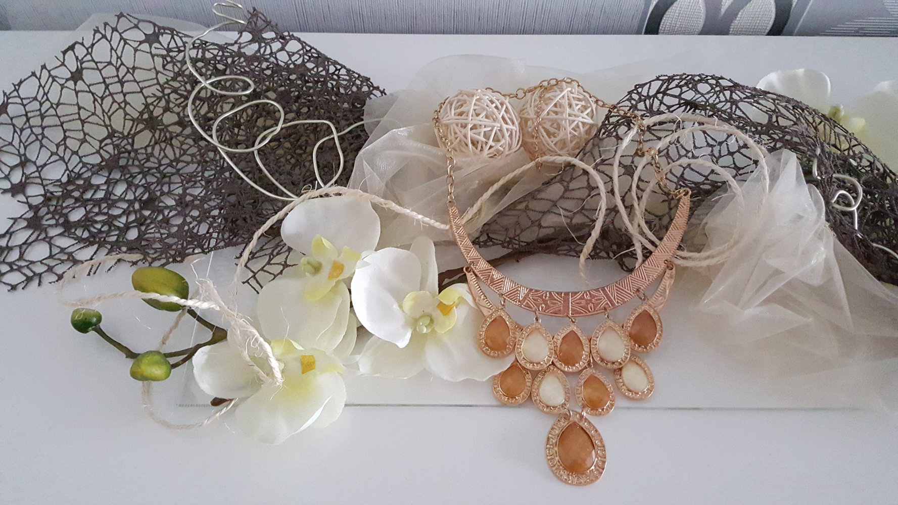 Statemente Kette mit Tropfen weiß orange Statementkette