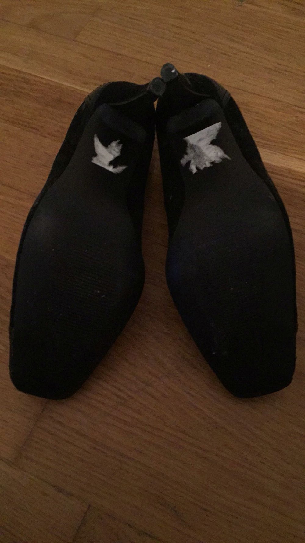 Schwarze Pumps in Samtoptik