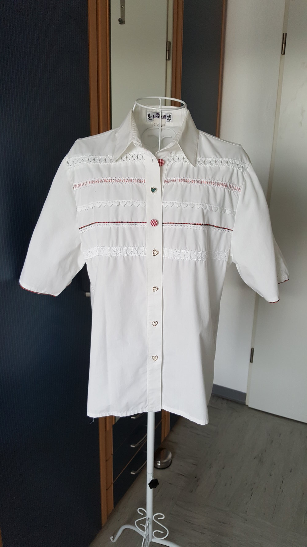 441. Festliche weiße Trachten-Bluse, Gr. 36-38