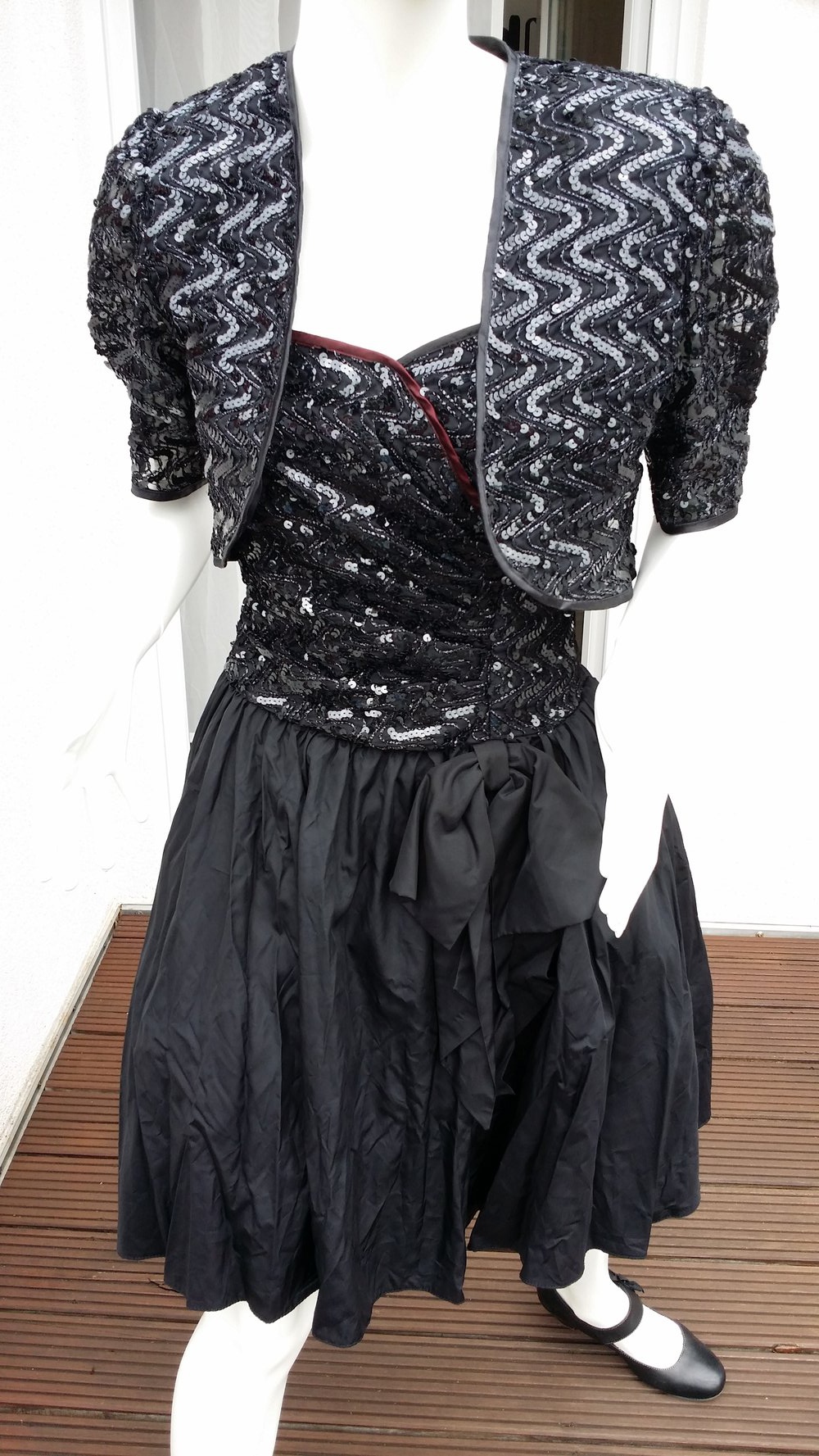 Cocktailkleid schwarz mit Bolerojäckchen Größe 38