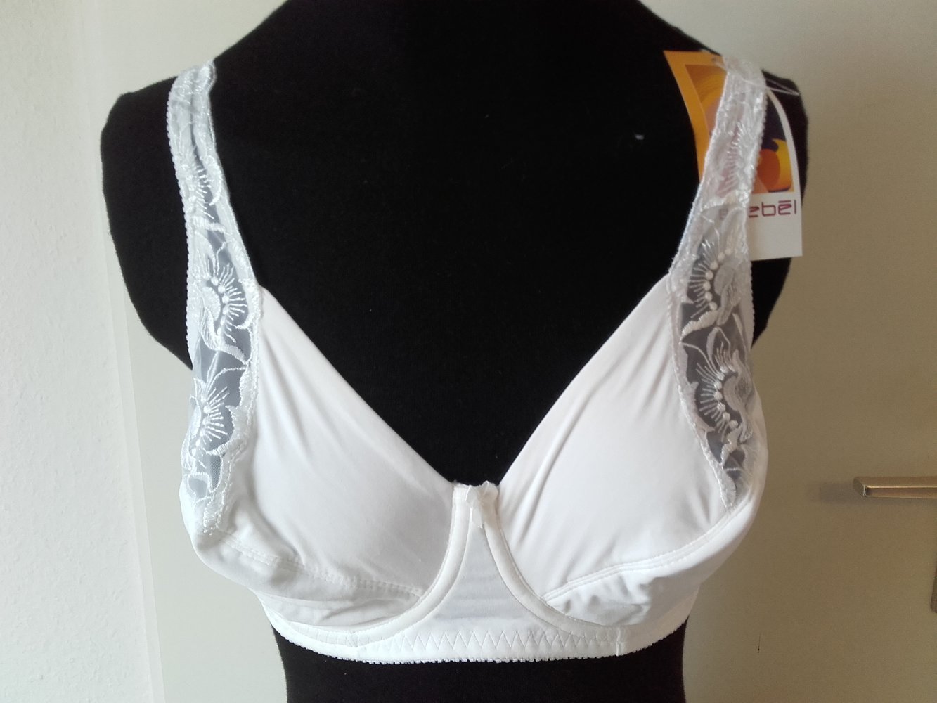 weißer seidiger BH von Rebel 75 DD