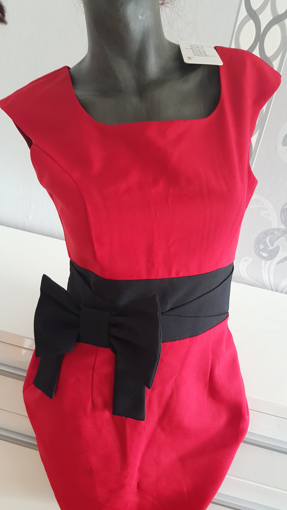 Schönes rot schwarzes Rockabilly Rockabella Kleid mit Schleife M 38 Neu