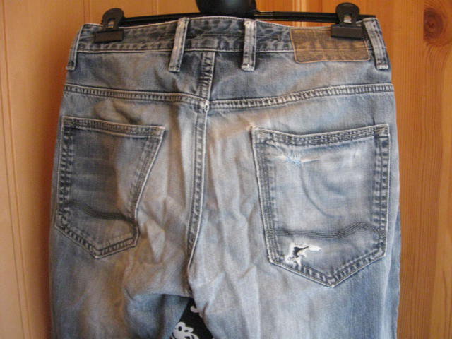 *** Jeans mit Löchern ***