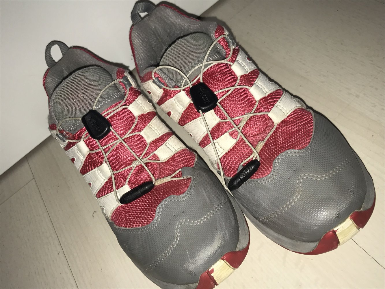 verkaufe Salomon Schuhe in grau weiß rot