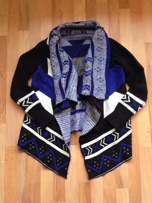 Azteken Cardigan Wasserfall Schal Kragen blau weiß schwarz Aztec