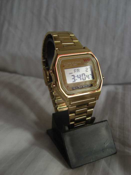 Goldene Retro Blogger Uhr 