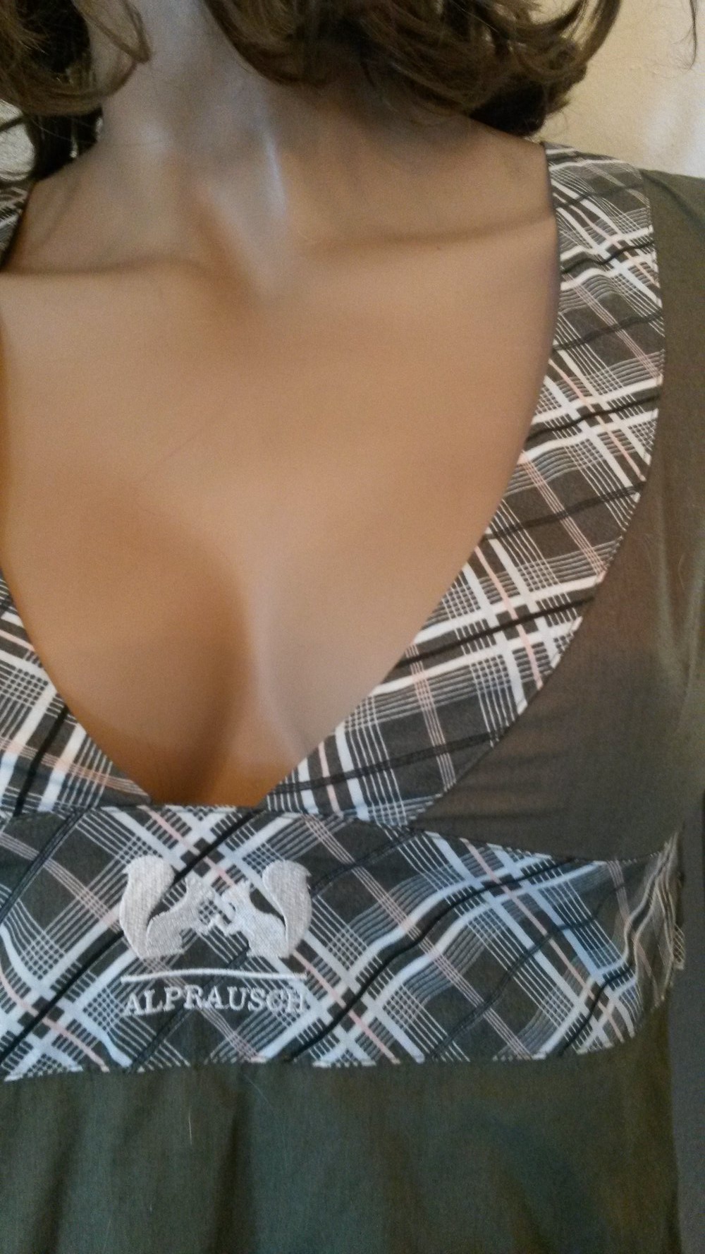 Khakigrünes Kleid von Alprausch 