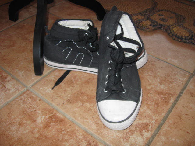 *** Knöchelschuhe mit grüner Zunge ***