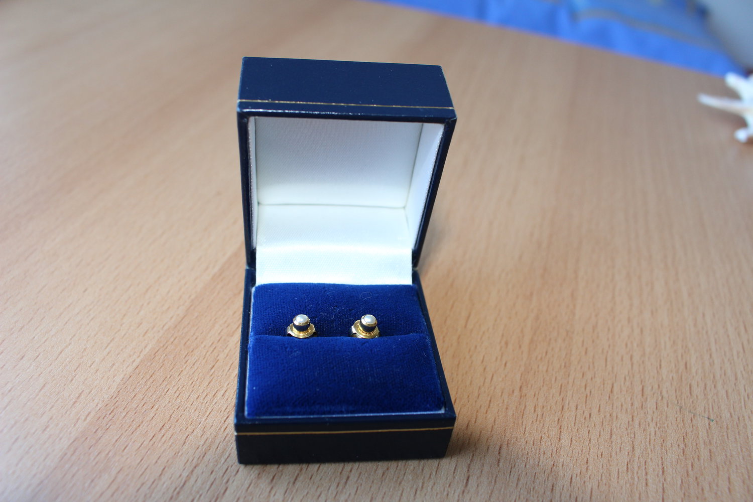 281. Neue Ohrstecker