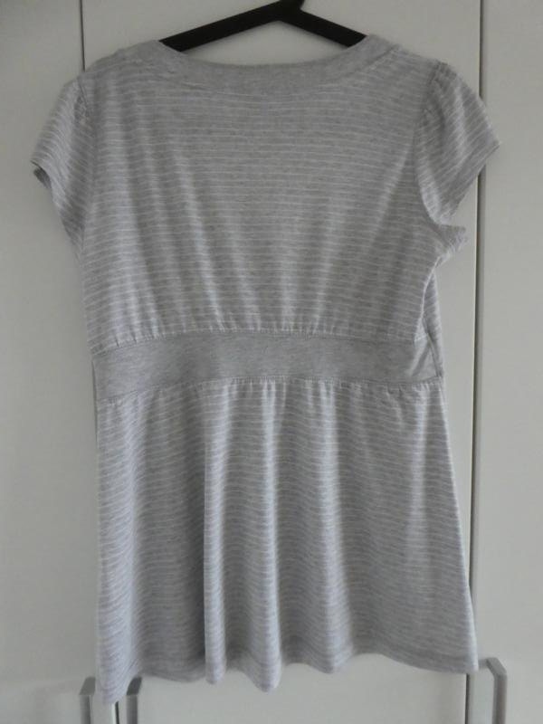 NEU – Esprit – T-Shirt, hellgrau mit feinen weißen Streifen