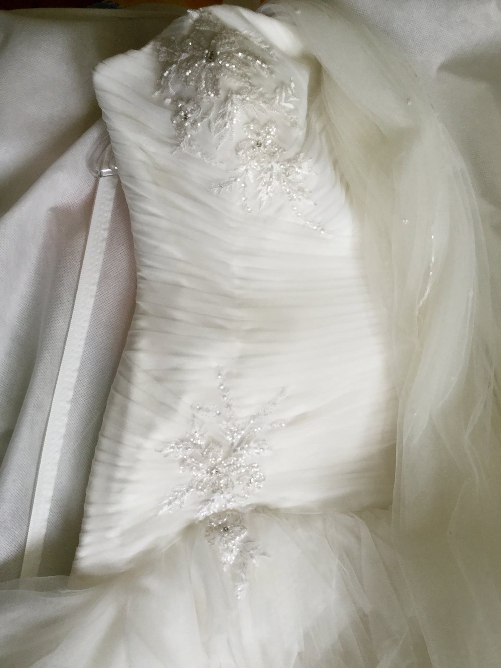 Mein Traumhochzeitskleid von Lilly Brautmutter den in Größe 36 und in der Farbe Ivory.Plus Schuhe und Schleier