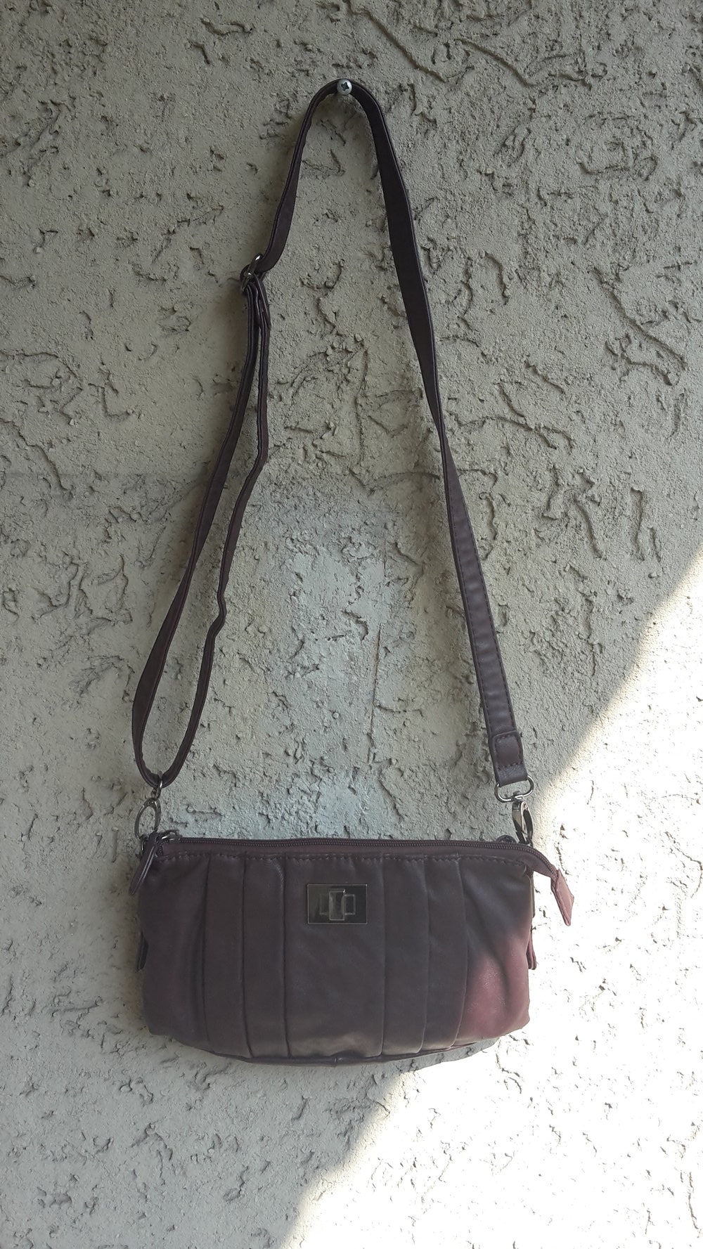 Weinrote kleine Handtasche