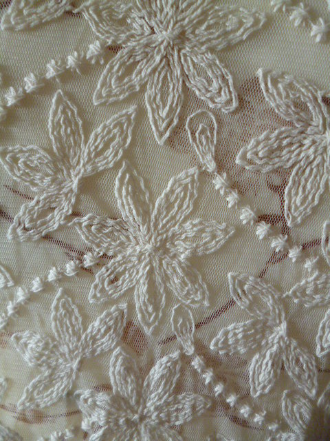 Zara Bluse Stickereien Perlen Kragen