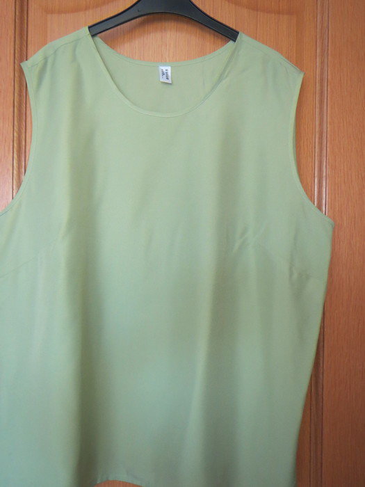 Top, Sommertop, Gr.50/XL, Erbsengrün, neu