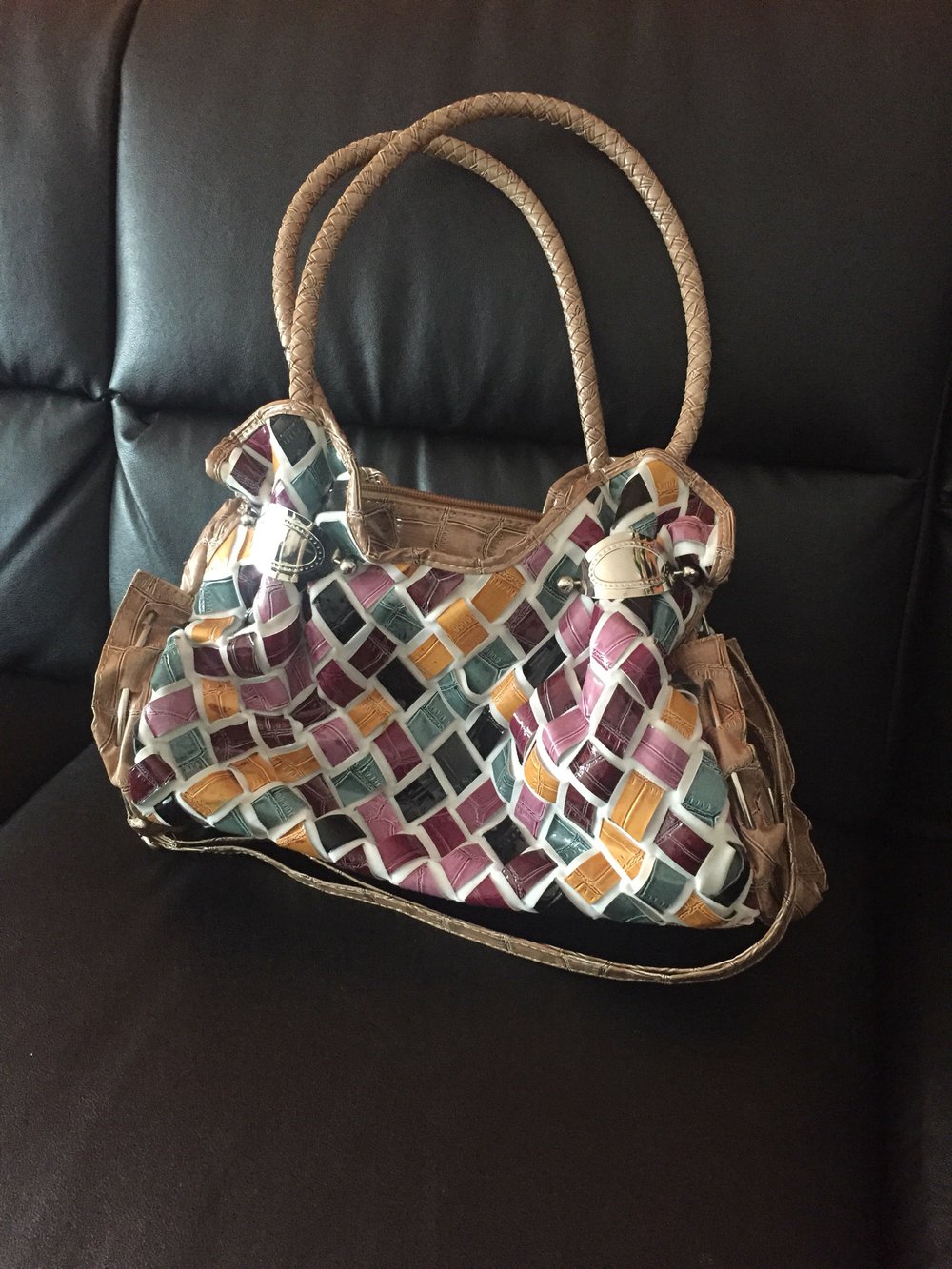 Auffällige Handtasche