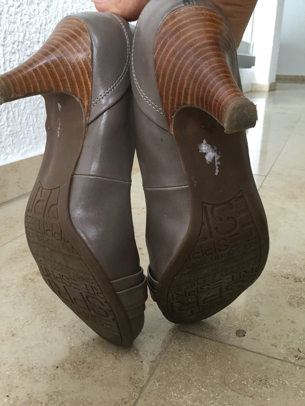 Braun-graue Esprit Pumps