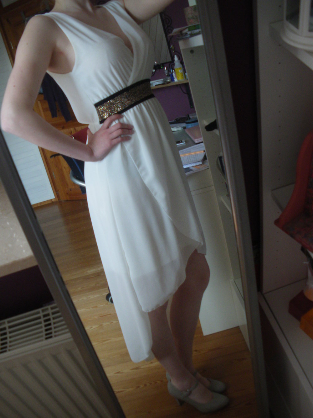 elegantes Weißes Kleid Vokuhila High Low