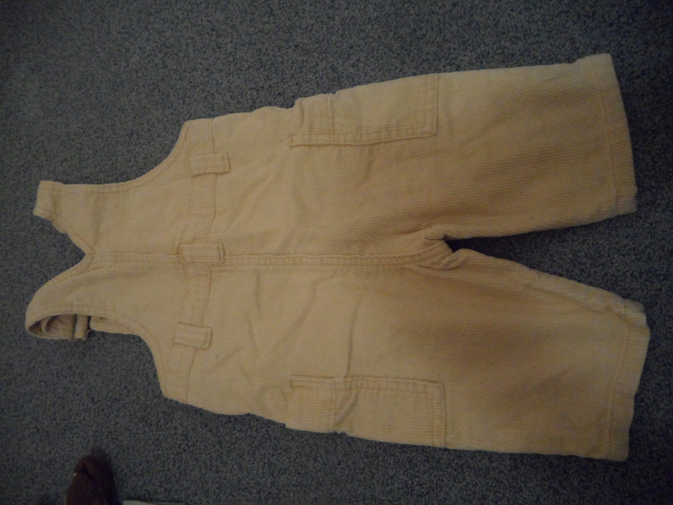 süße Cord-Latzhose Gr. 68 von P&C