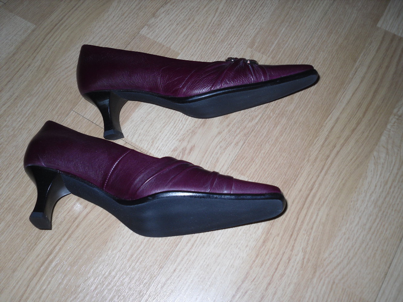 Nigelnagelneue Echt Leder Schuhe Pumps von Peko in Gr. 38 Brombeere