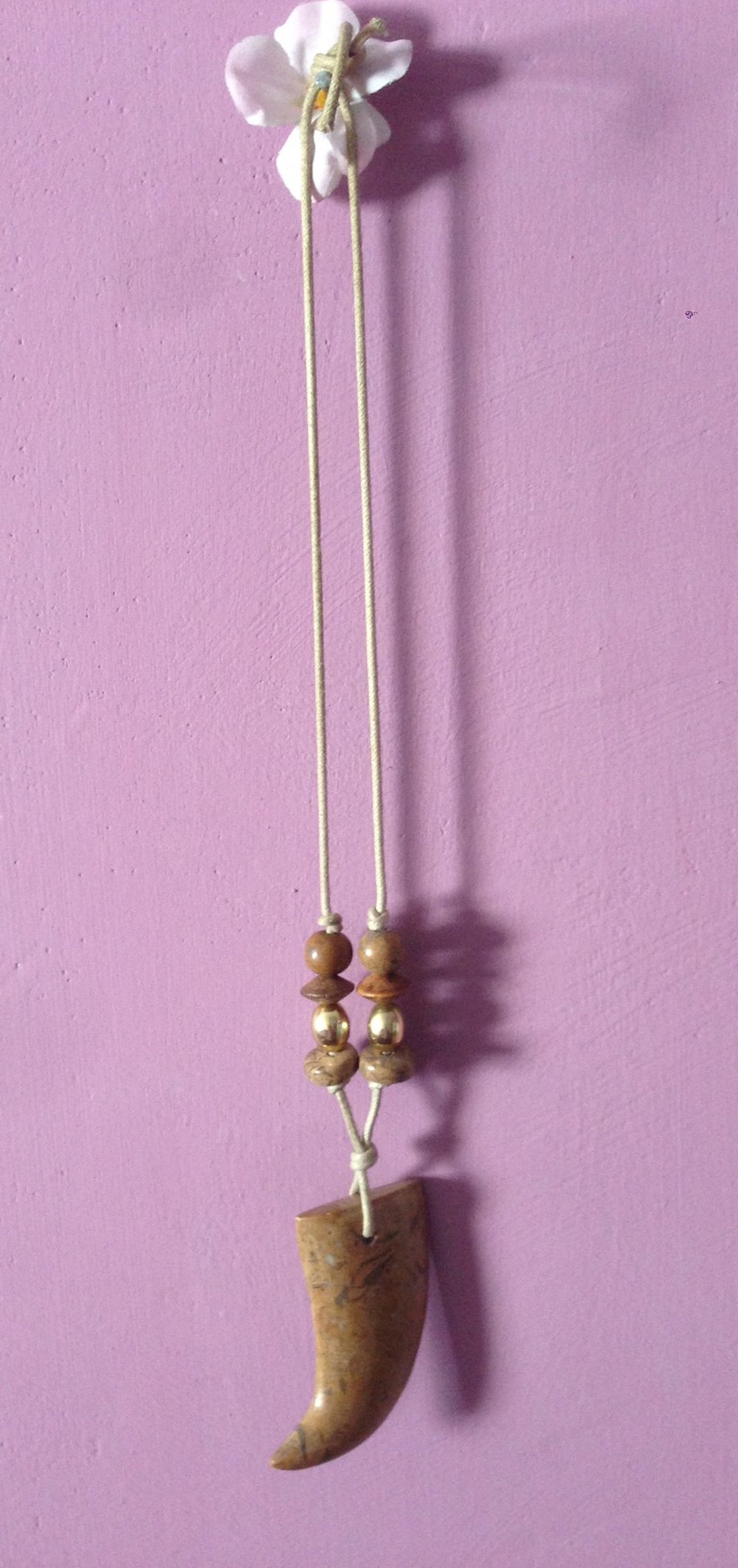 Ethnolook-Kette mit schönem Steinanhänger! Säbelzahn Design Afrika Hippie BoHo