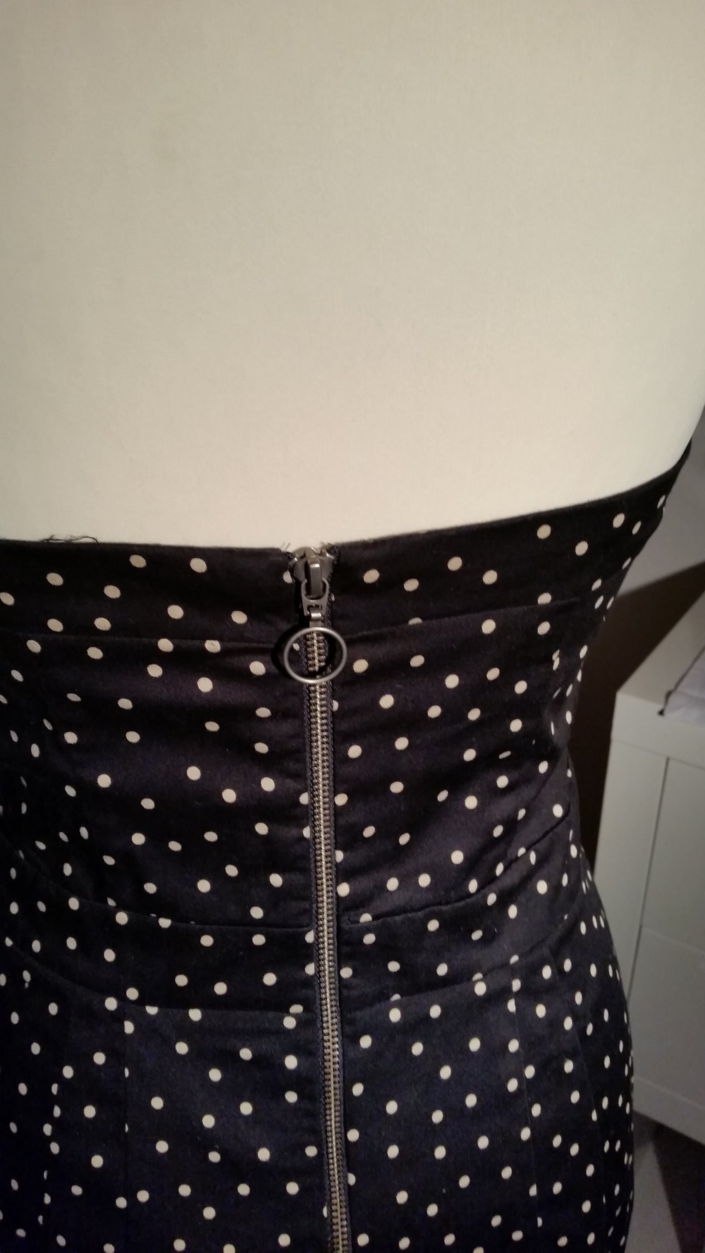 Schwarzes Pünktchen Kleid 