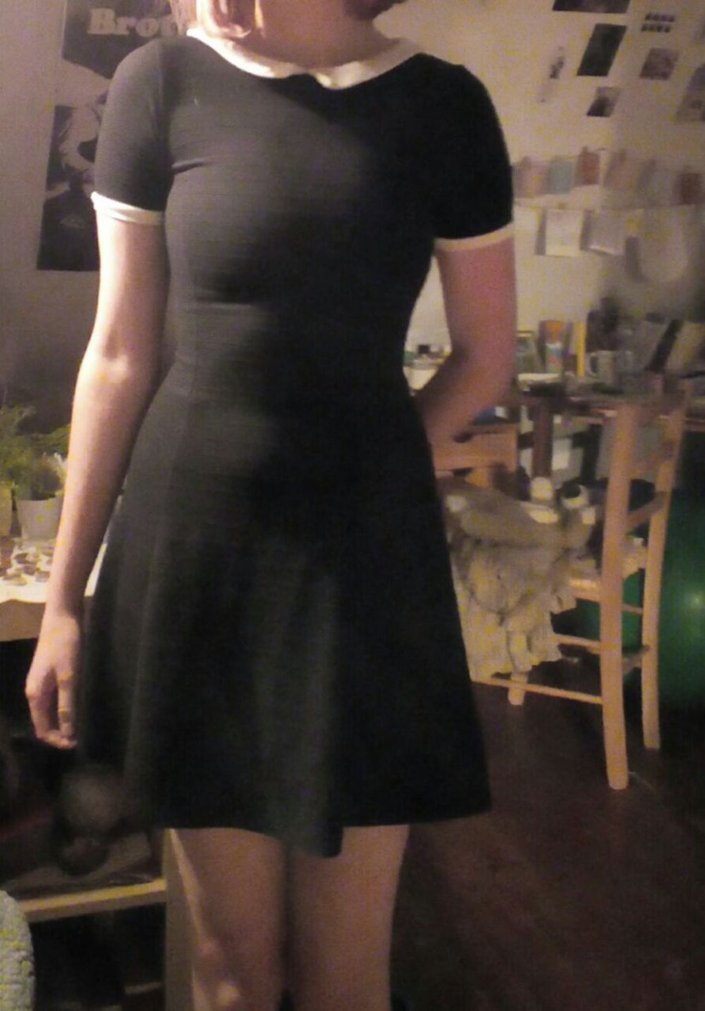 schwarzes Kleid mit weißem Kragen - Addams Family