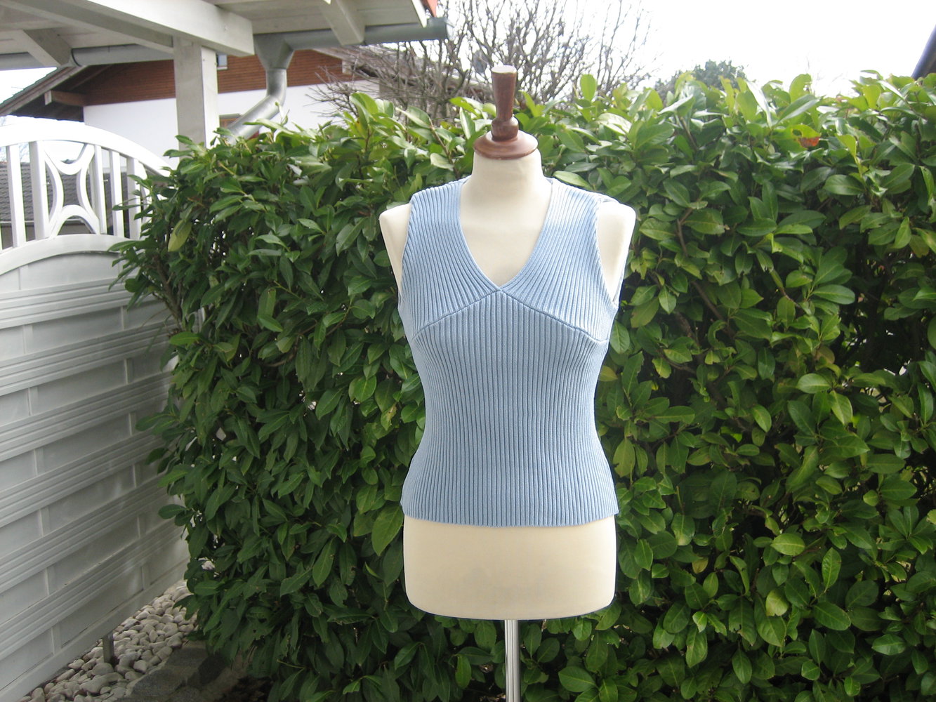 Aussergewöhnlich schöner Pulli Gr. 40, extravagantes, cooles Detail - abknöpfbarer Kragen!