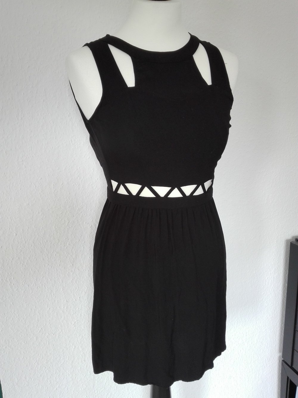 Schwarzes Kleid mit Details