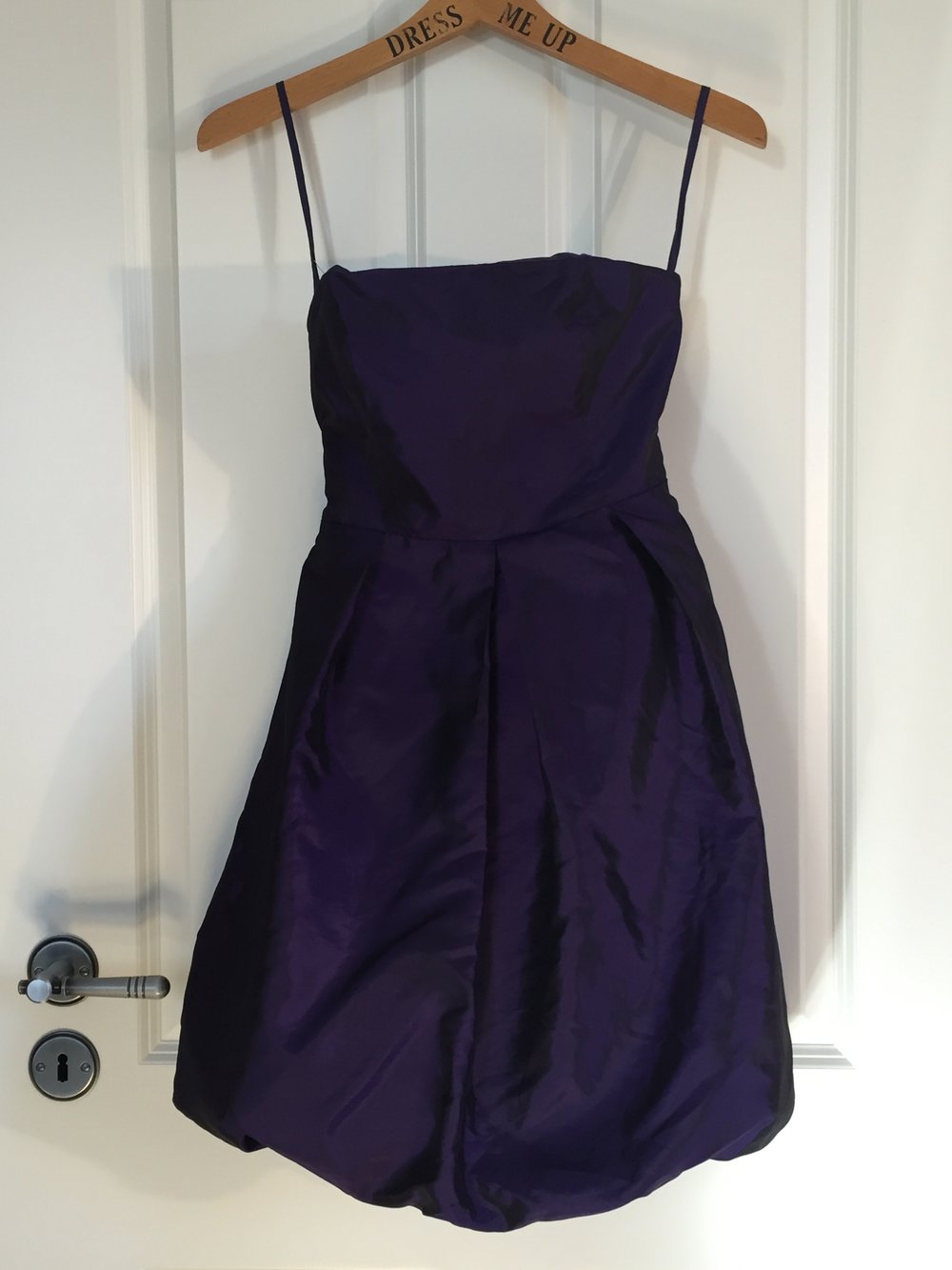 Trägerloses Kleid (Abendkleid, Abtanzball, Abiball) lila mit großer Schleife