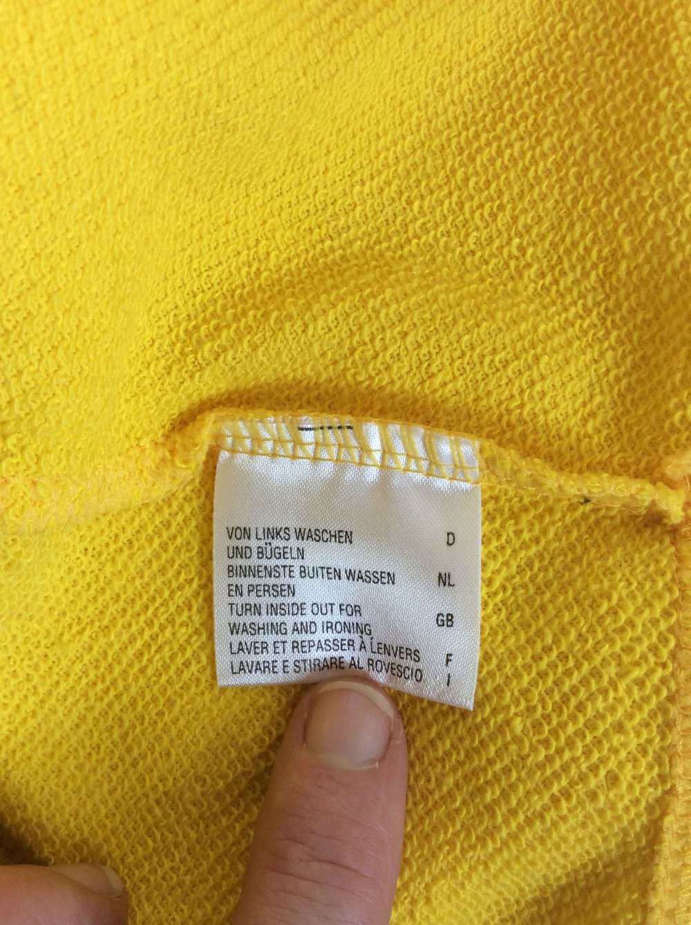 True Vintage Mode:NEU,ungetragenes Shirt,gelb mit Aufdruck.
