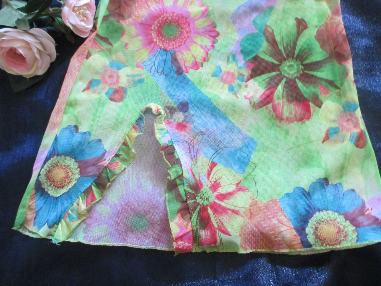 NEU * DESIGNER * Blumen * Blüten * Flower- Power * Hipie Style * Seiden Chiffon * Spaghetti- Träger * Volant * Blusen * Top * Shirt * Gr. 34- 36/ XS- S * aquarell- bunt *