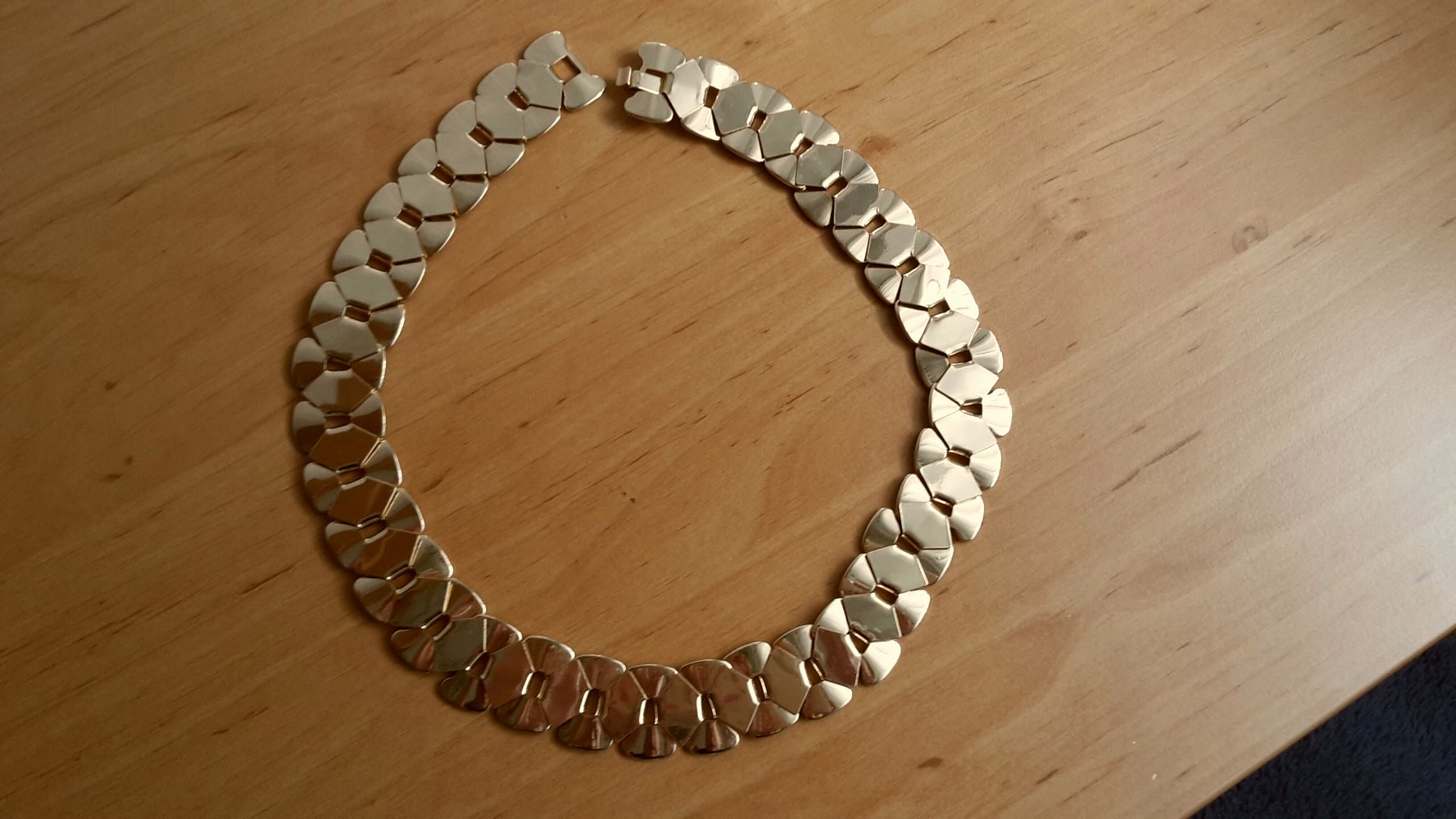 Goldene Kette von H&M