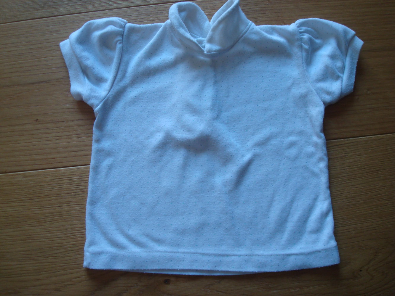 T-Shirt mit Kragen und Punkten Gr. 74