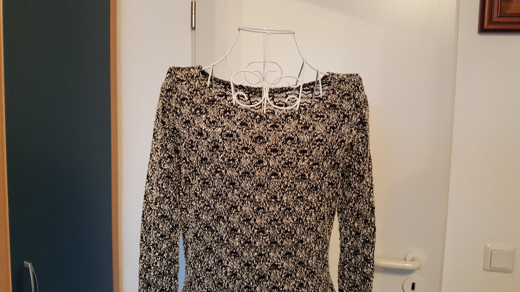 41. Dünner Strickpullover in Bouclé, Gr. 38