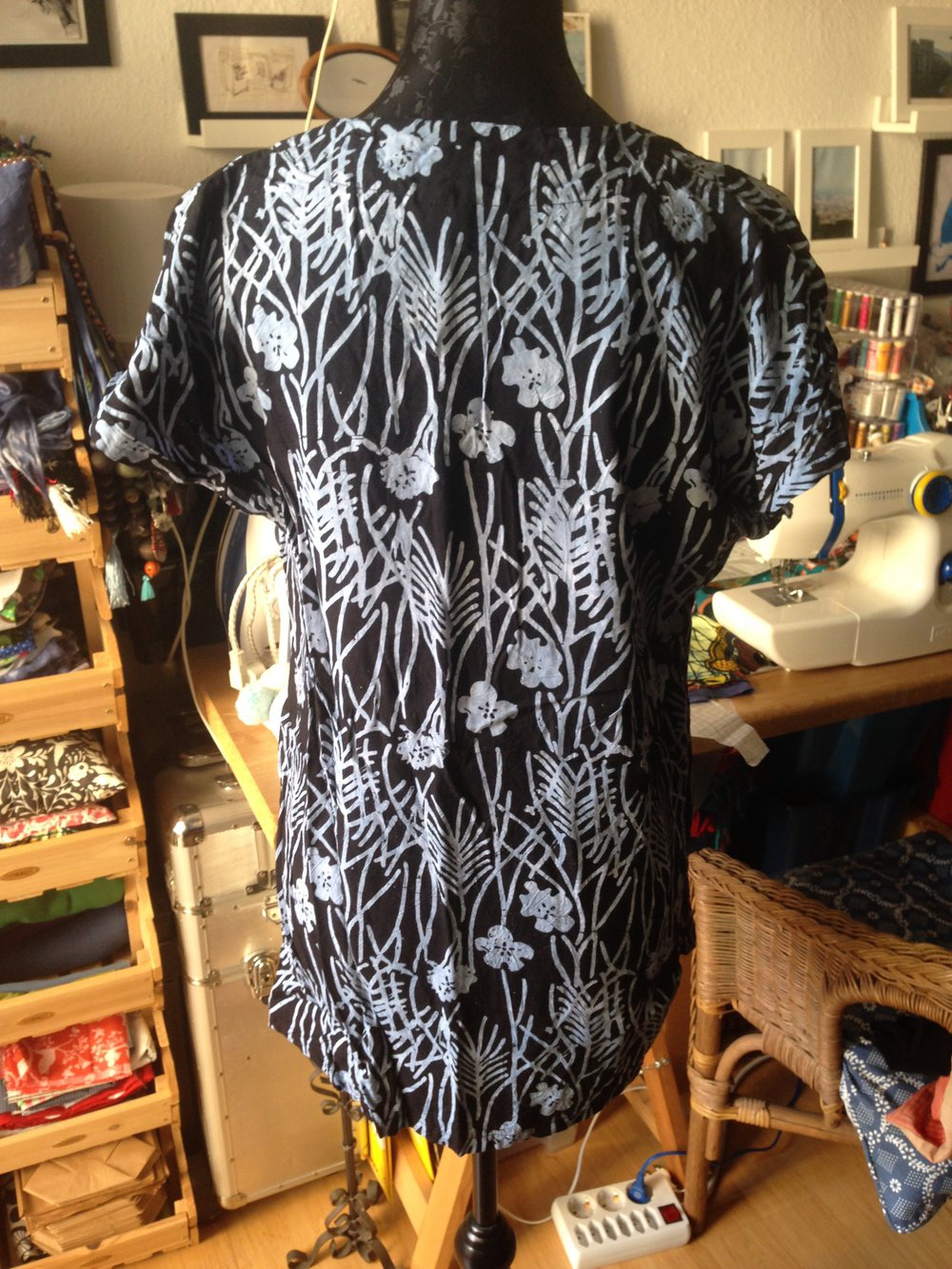 schwarz / grau gemusterte luftige Bluse 