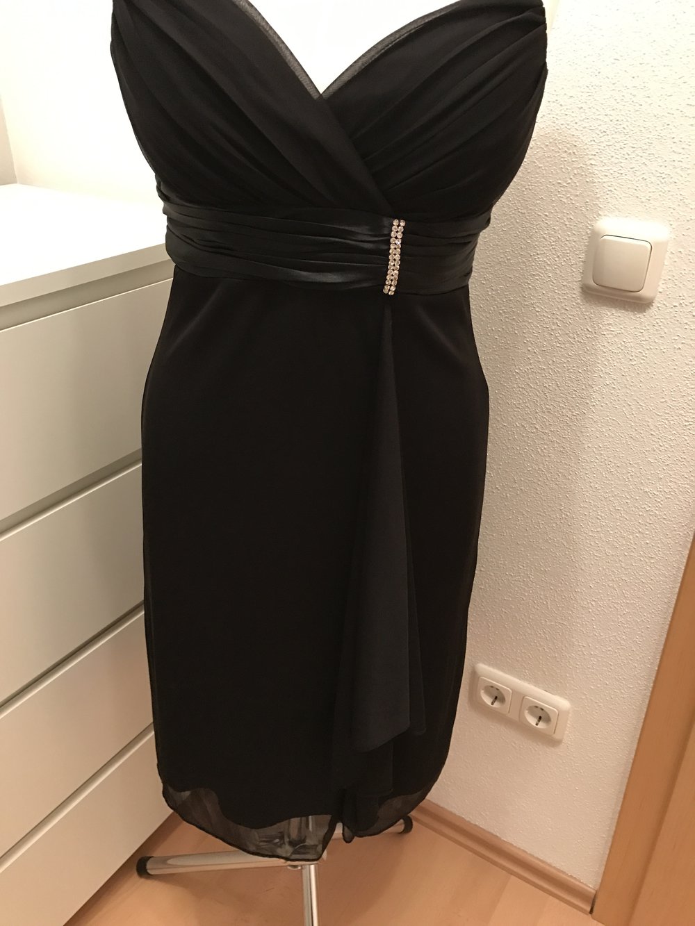 *Schönes schwarzes hochwertiges Cocktailkleid von Mariposa / Gr. 40*