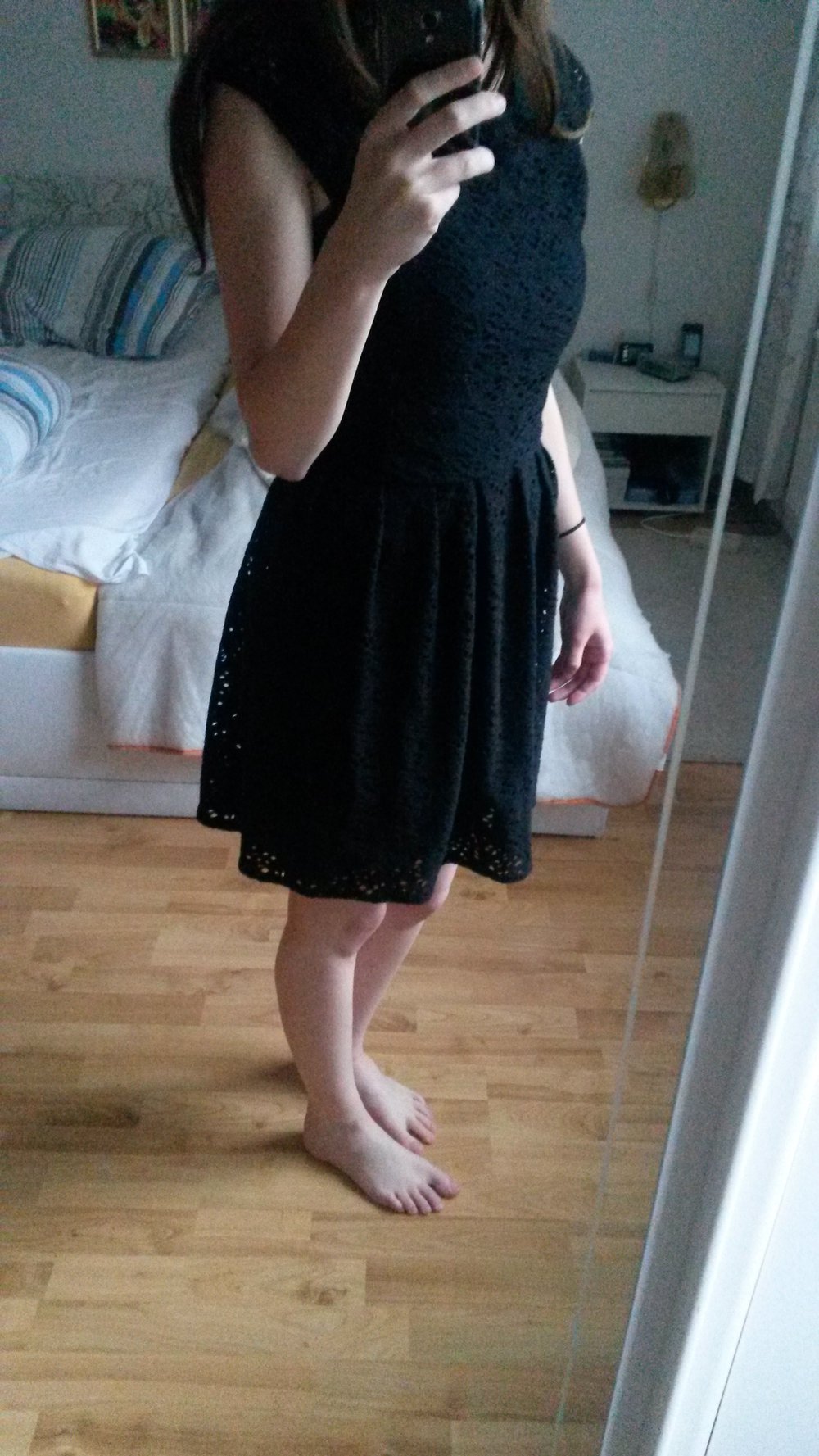 Schwarzes Kleid mit Lochmuster Gr. XS