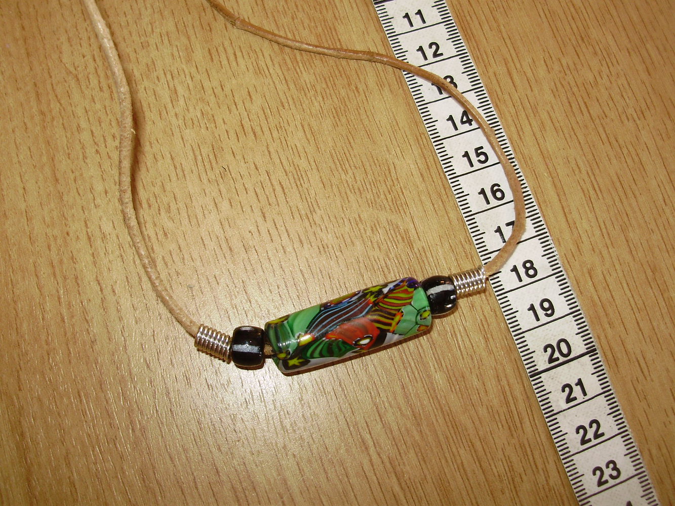 Kette Lederband mit Emailperle bunt grün länglich NEU