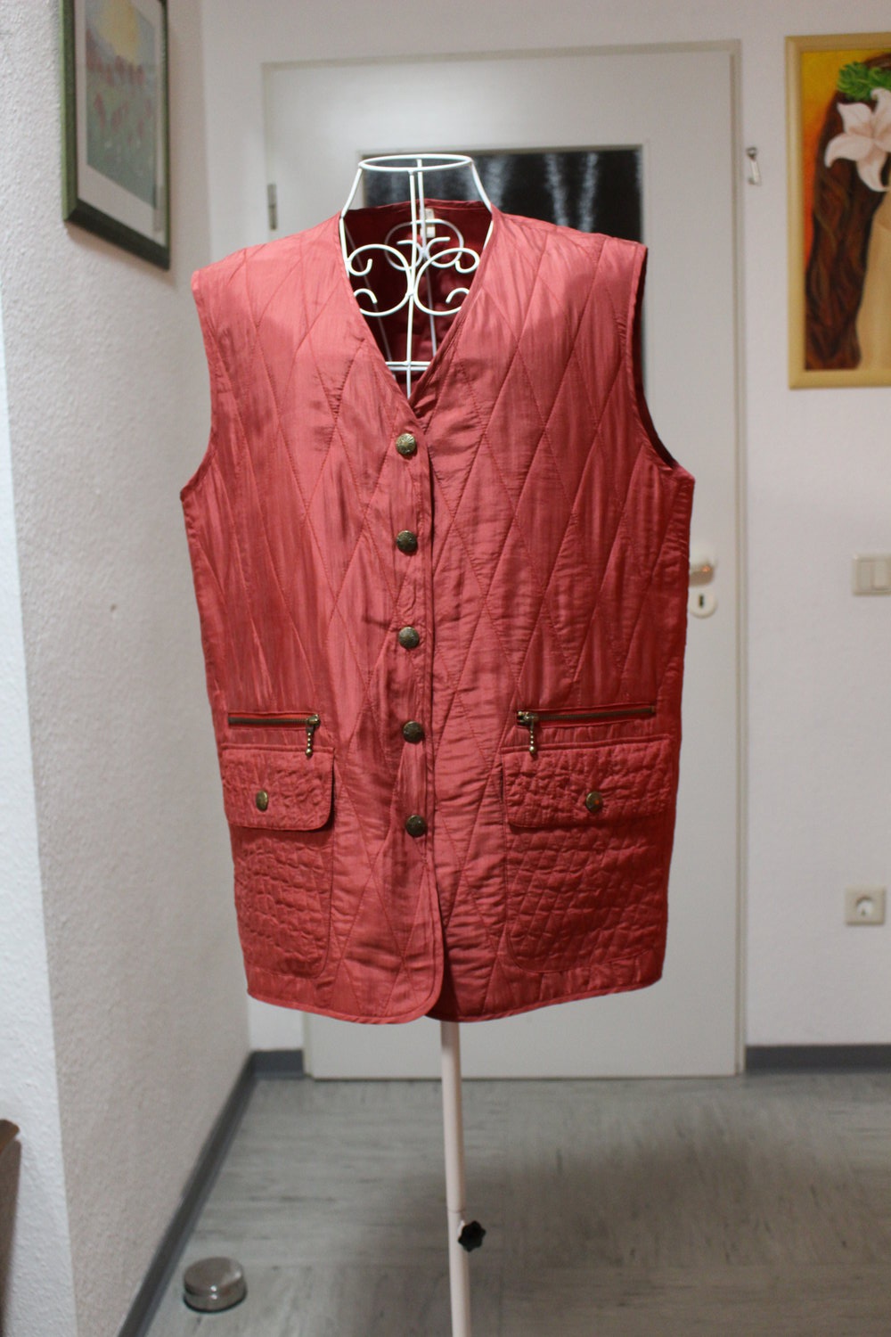 75. Seidenweste, bordeauxrot,  Gr. 42/44