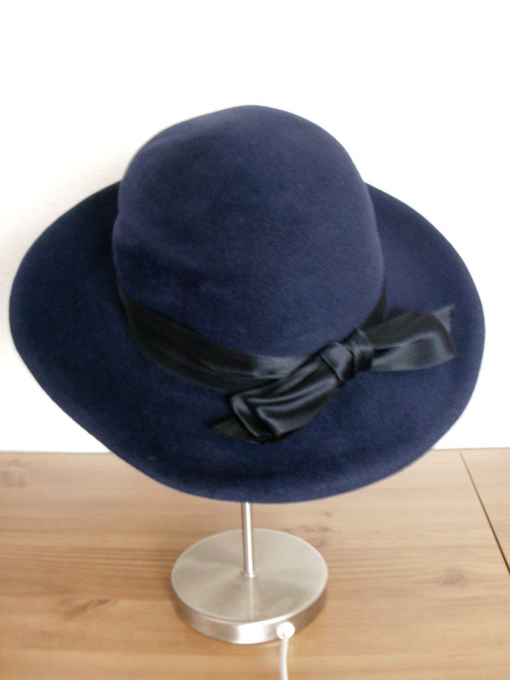 Filzhut in marineblau