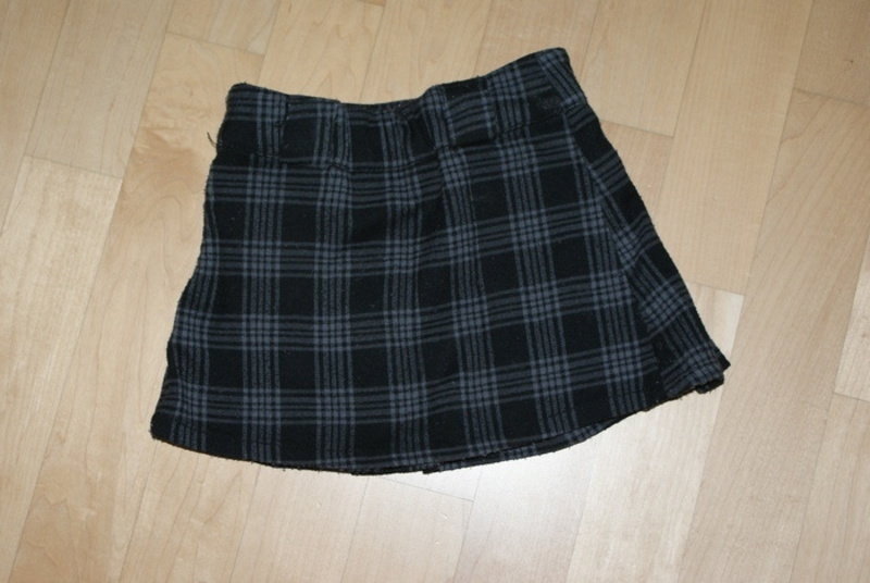 Sehr süßer Faltenrock Gr.92