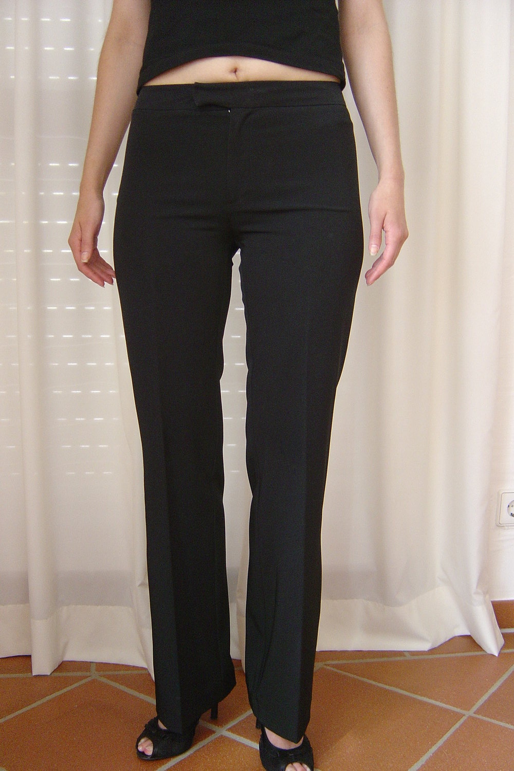 Schwarze Stoffhose mit Bügelfalte von Stefanel