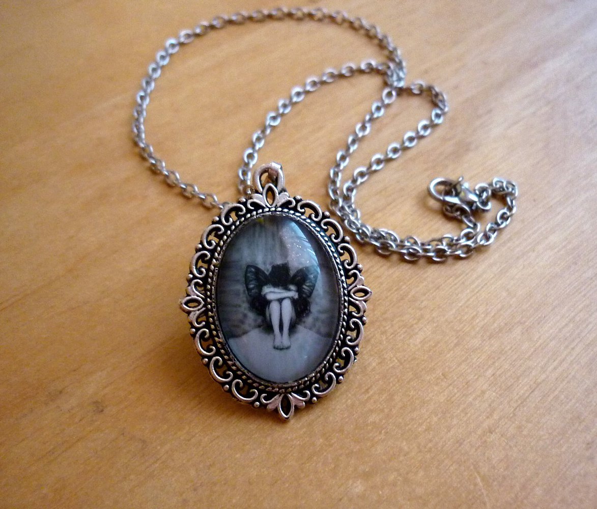 Kette Gothic Sadness Engel traurig düster Mädchen Goth Romantik Ornament silber schwarz