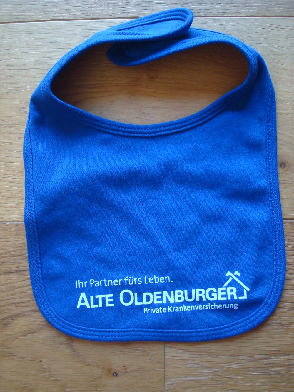 Lätzchen mit Klettverschluss neu