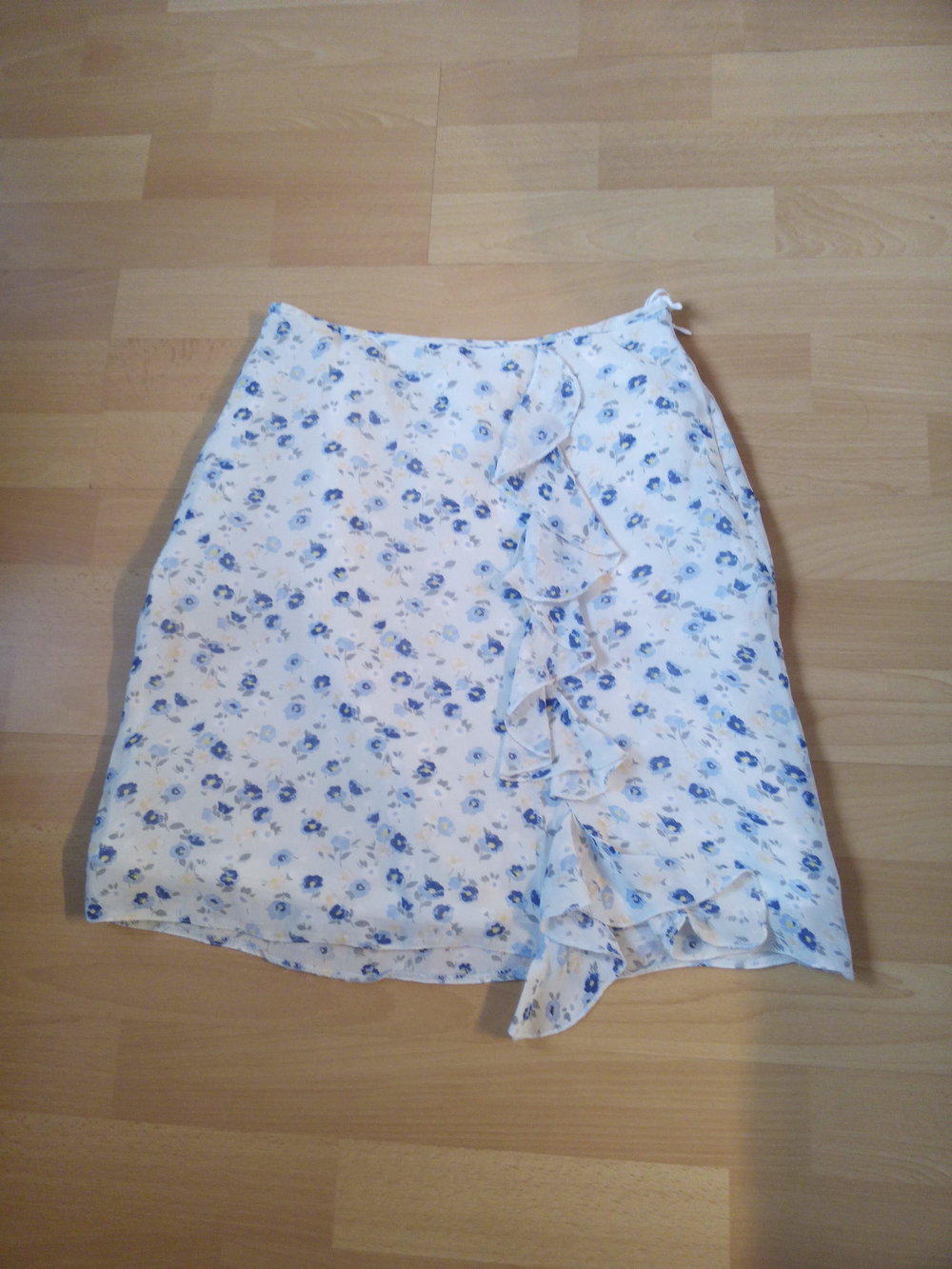 hellblauer Blümchenrock