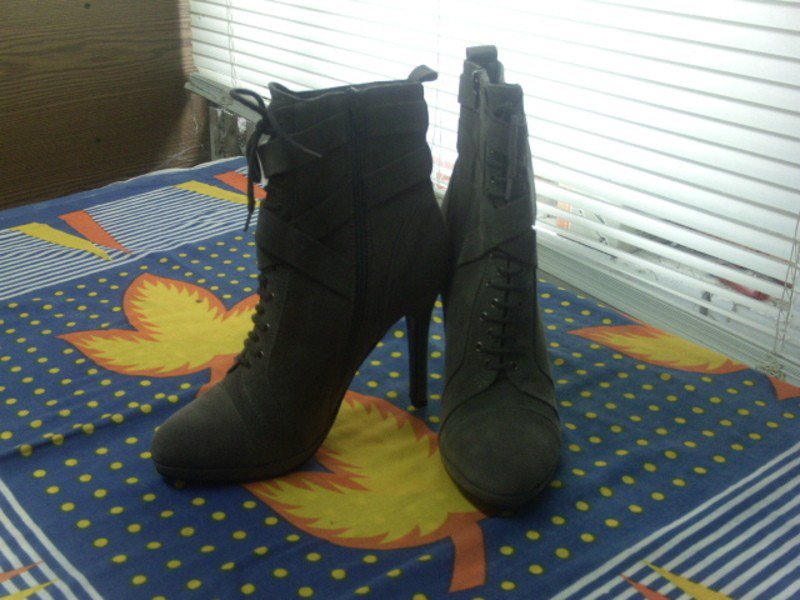 *** NEU ~ High Heels ~ Stiefellette ***
