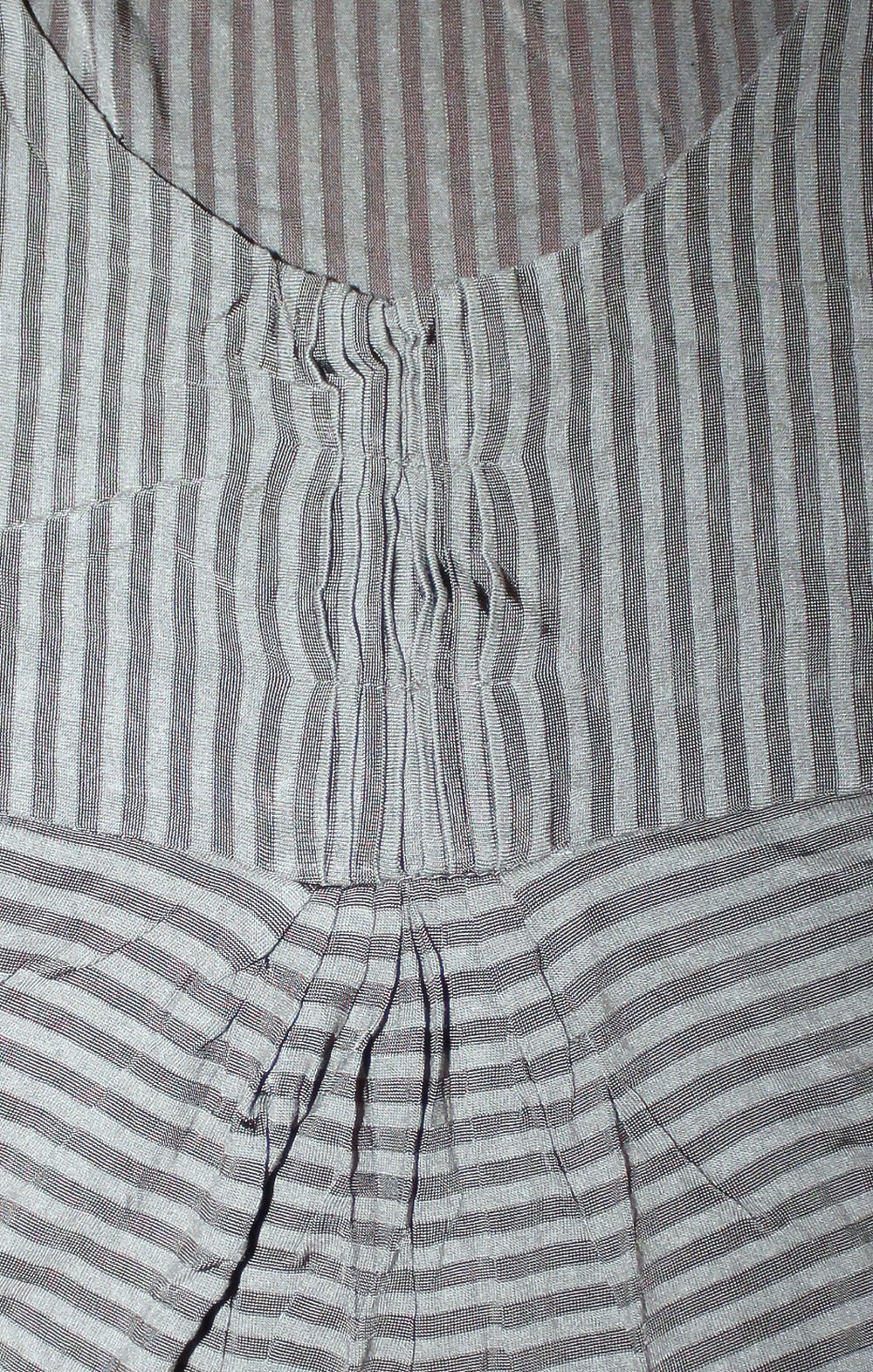 schönes Oberteil / Top / T-shirt in khaki