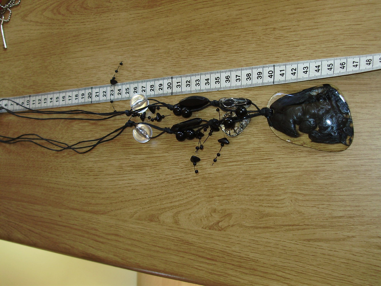 Kette ausgefallen lang mit Anhänger durchsichtig + Inhalt