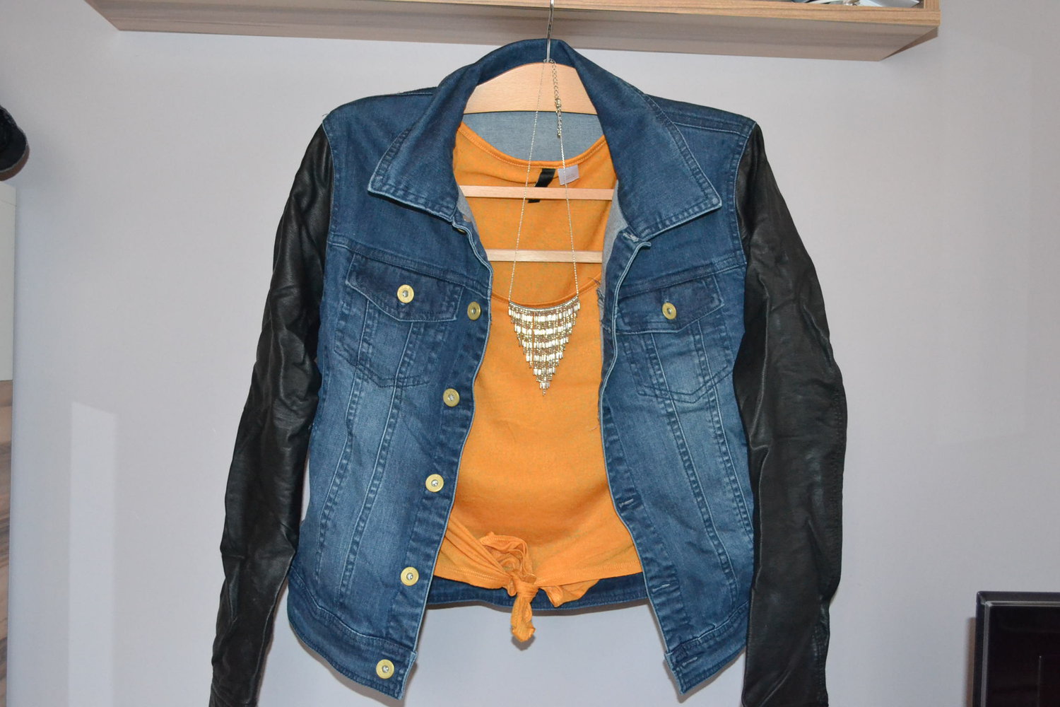 Jeansjacke mit Lederärmel von VILA