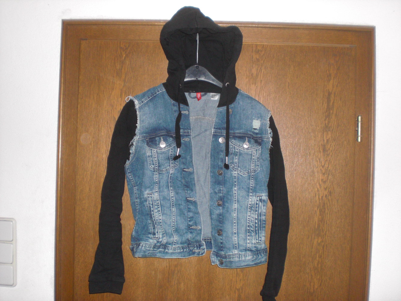 652 DIVIDED by H&M Jeansjacke mit Kapuze / Größe 40 